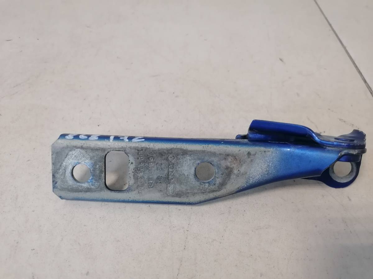 Петля капота правая Volkswagen Bora (1J) 1998-2005