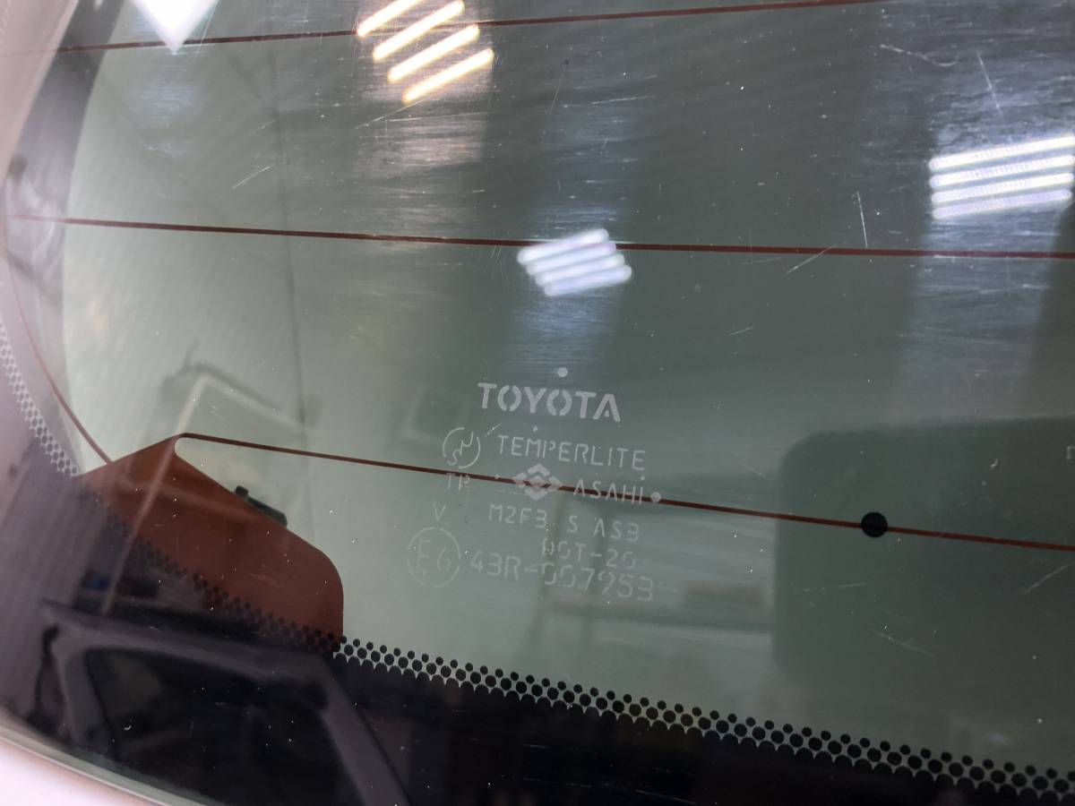 Стекло заднее Toyota Vitz (P10) 1999-2005