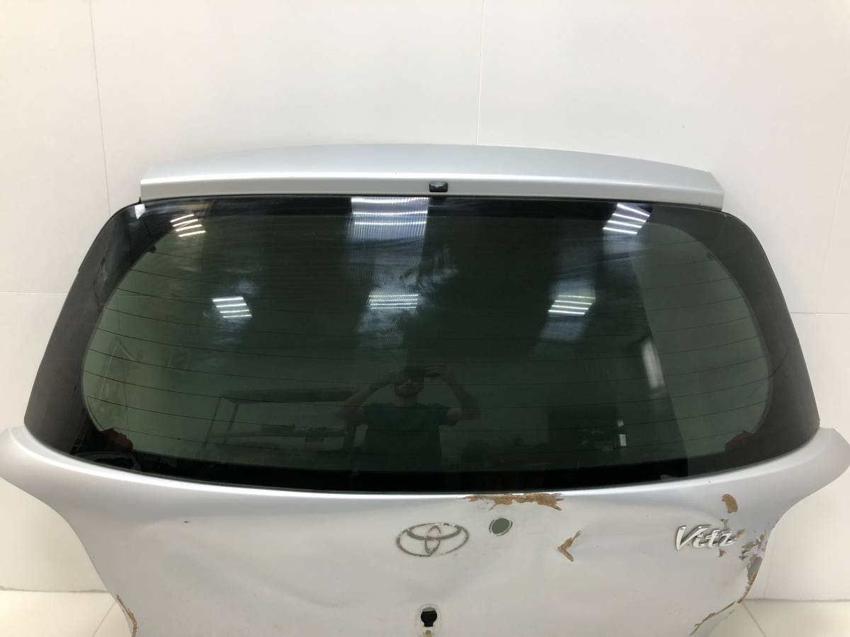 Стекло заднее Toyota Vitz (P10) 1999-2005