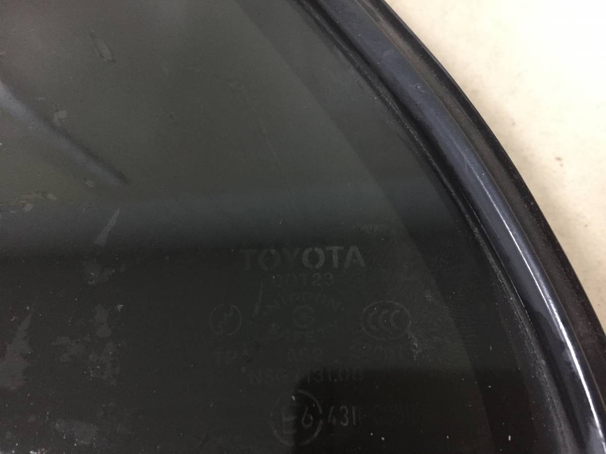 Стекло двери задней левой (форточка) Toyota Corolla E120 2001-2007