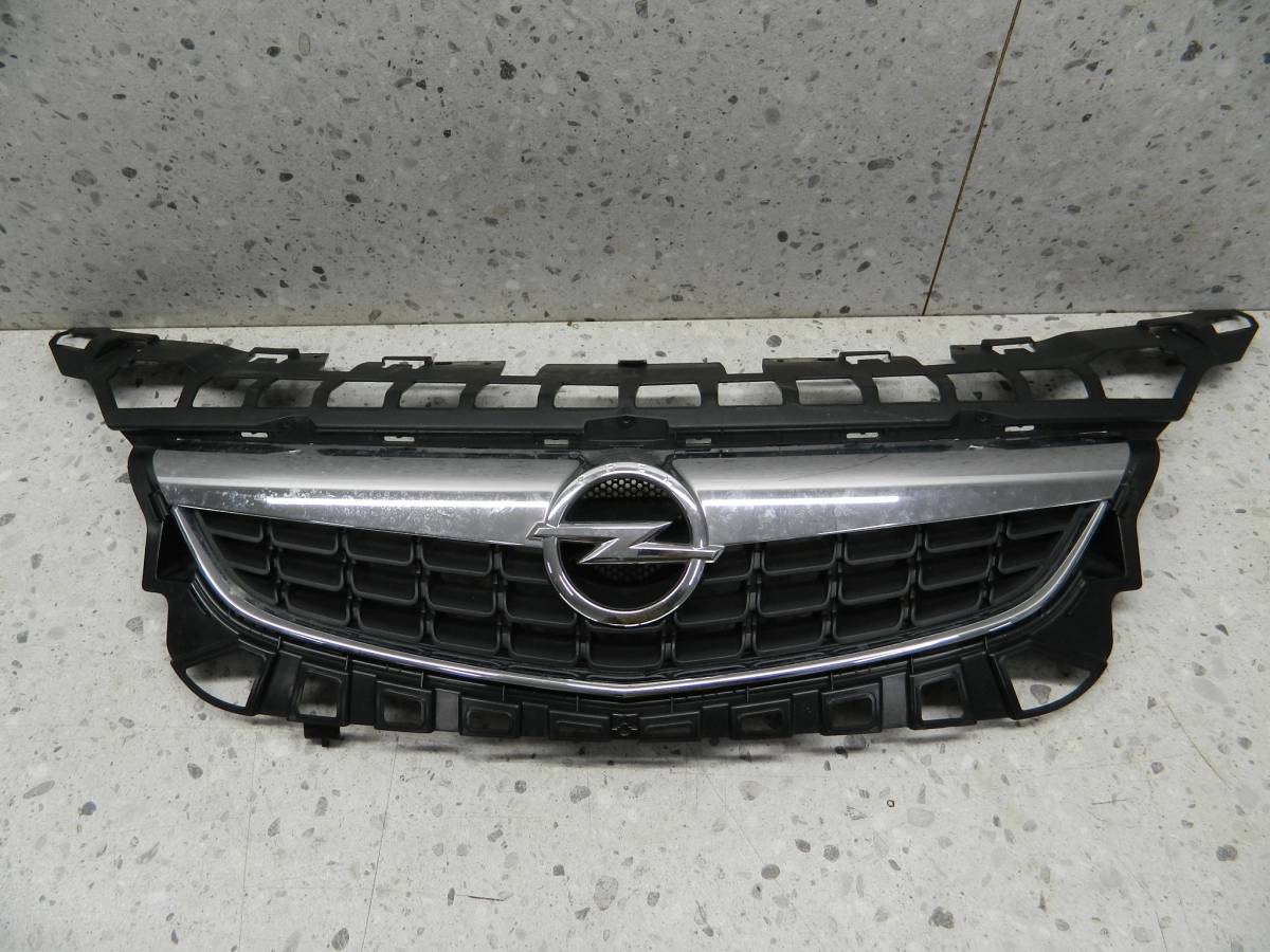Решетка радиатора Opel Astra J 2010-2017