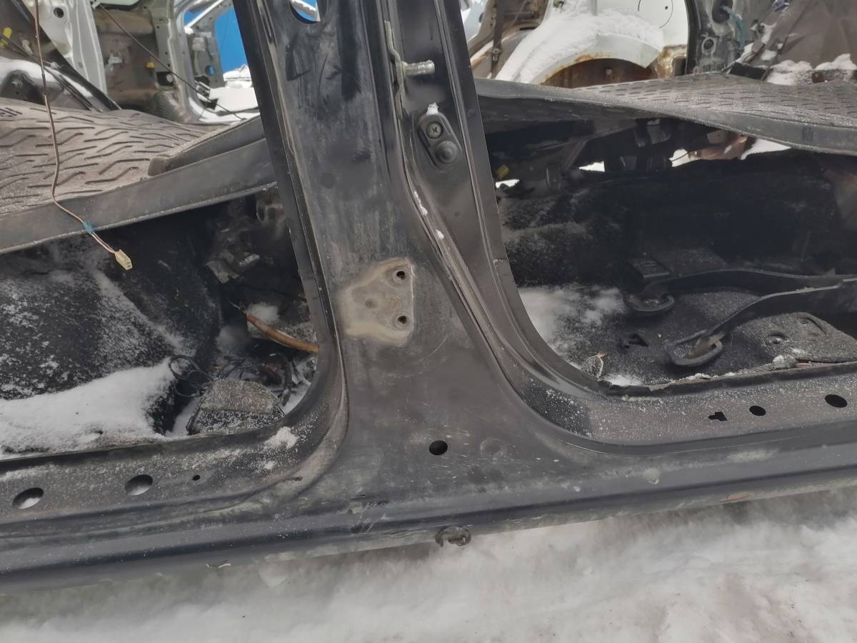 Порог со стойкой правый Suzuki Liana 2001-2007