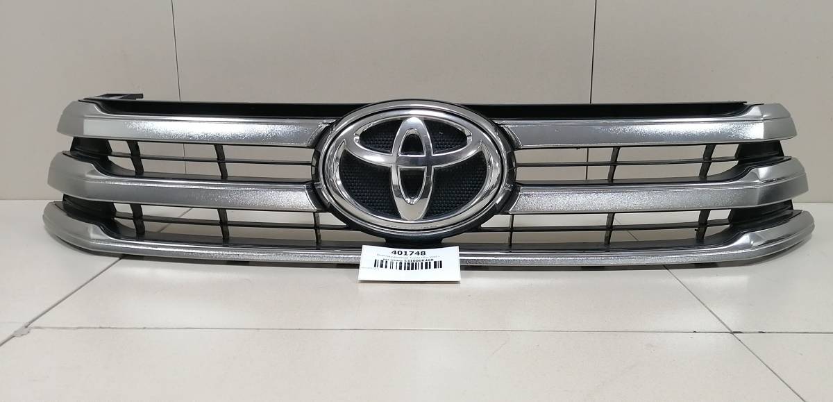 Решетка радиатора Toyota Hilux 2015>