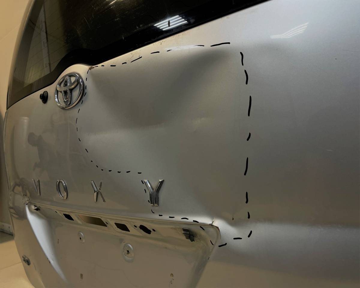 Дверь багажника со стеклом Toyota Noah (R60) 2001-2007