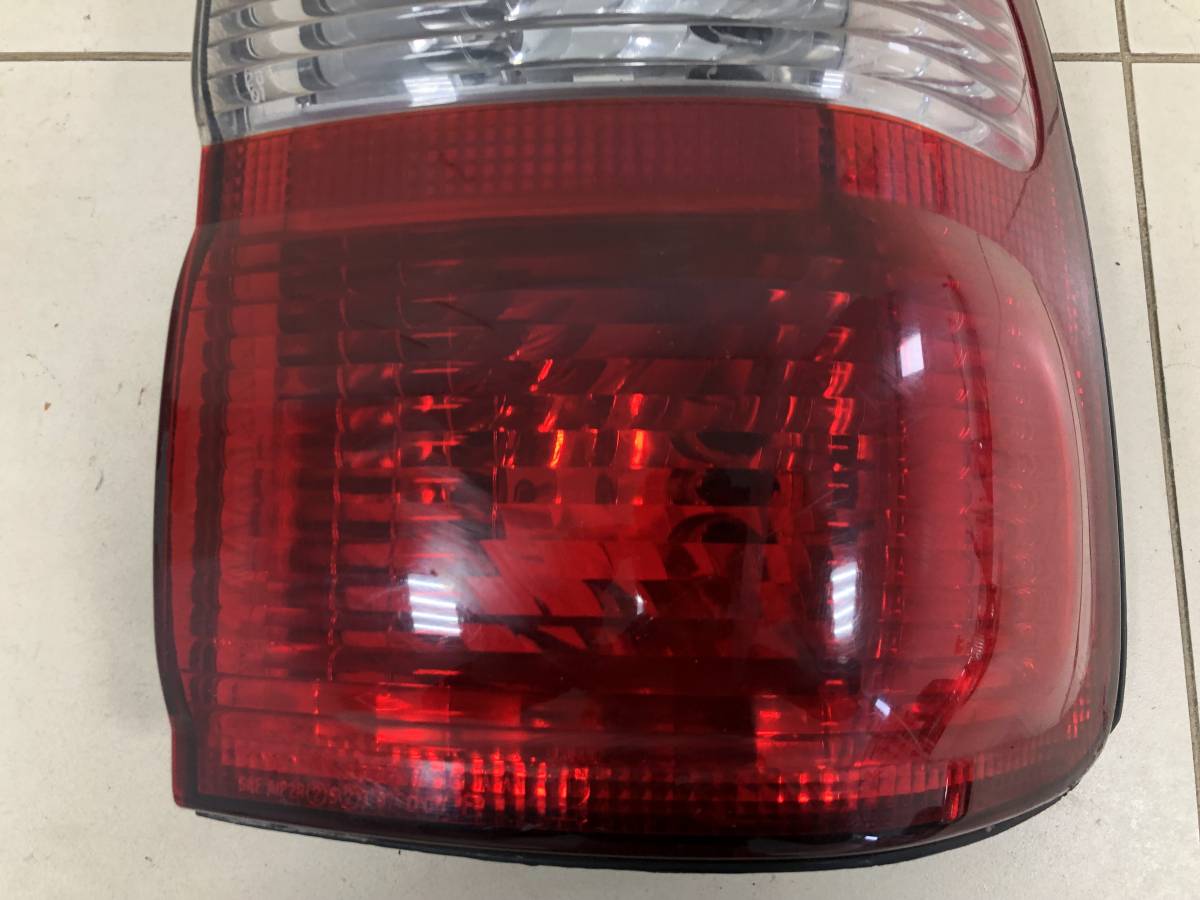 Фонарь задний наружный правый Toyota Land Cruiser (J100) 1998-2007