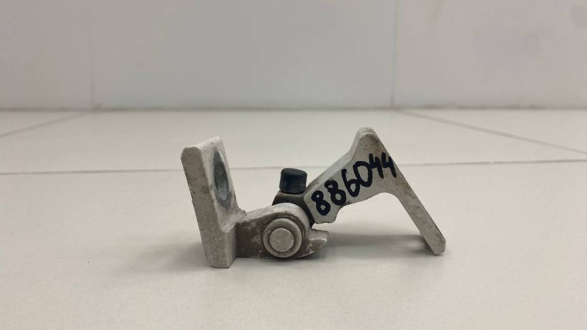 Петля двери Volkswagen Polo (Sed RUS) 2011>