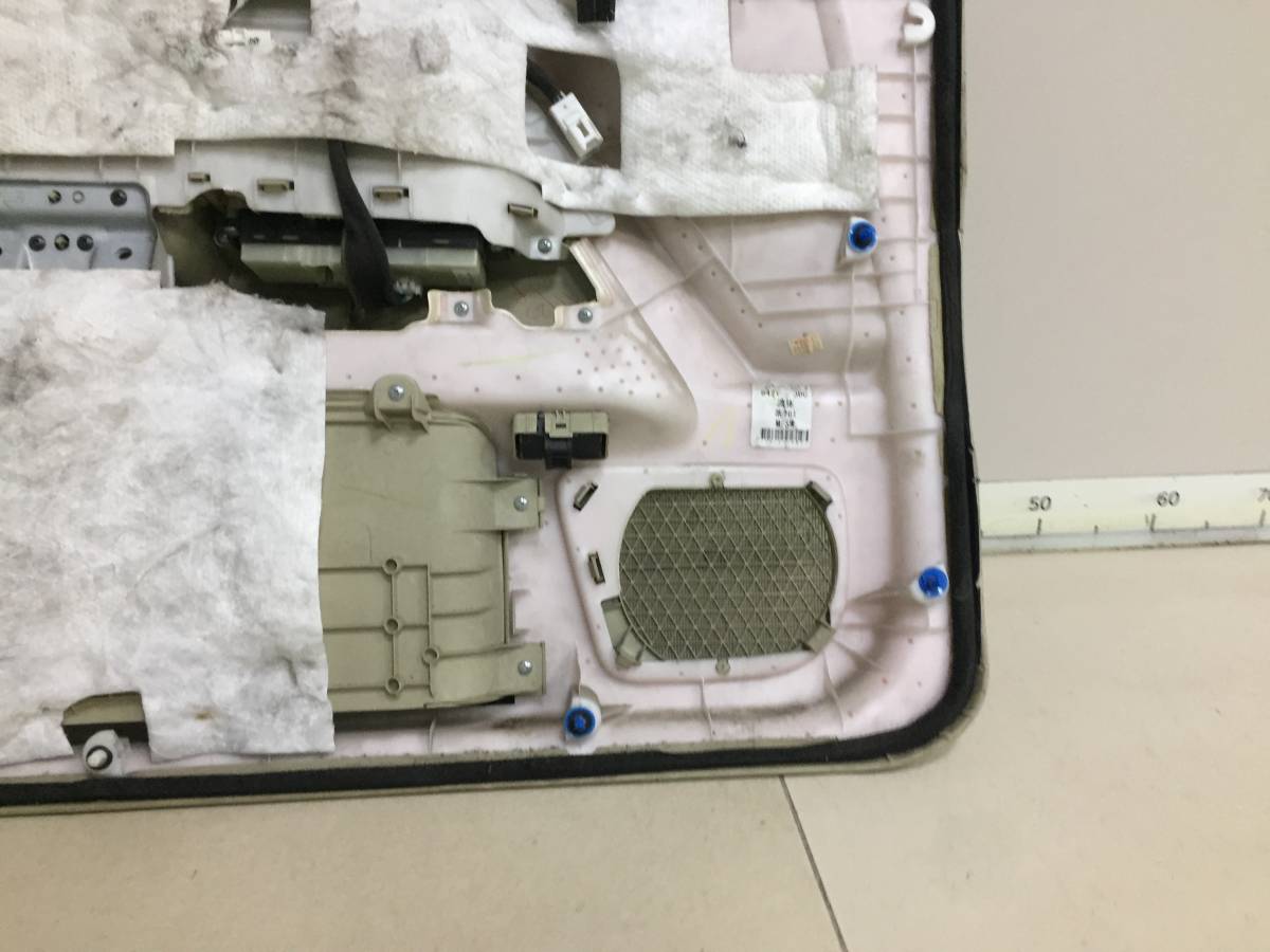 Обшивка двери передней правой Nissan Fuga Y50 2004-2009