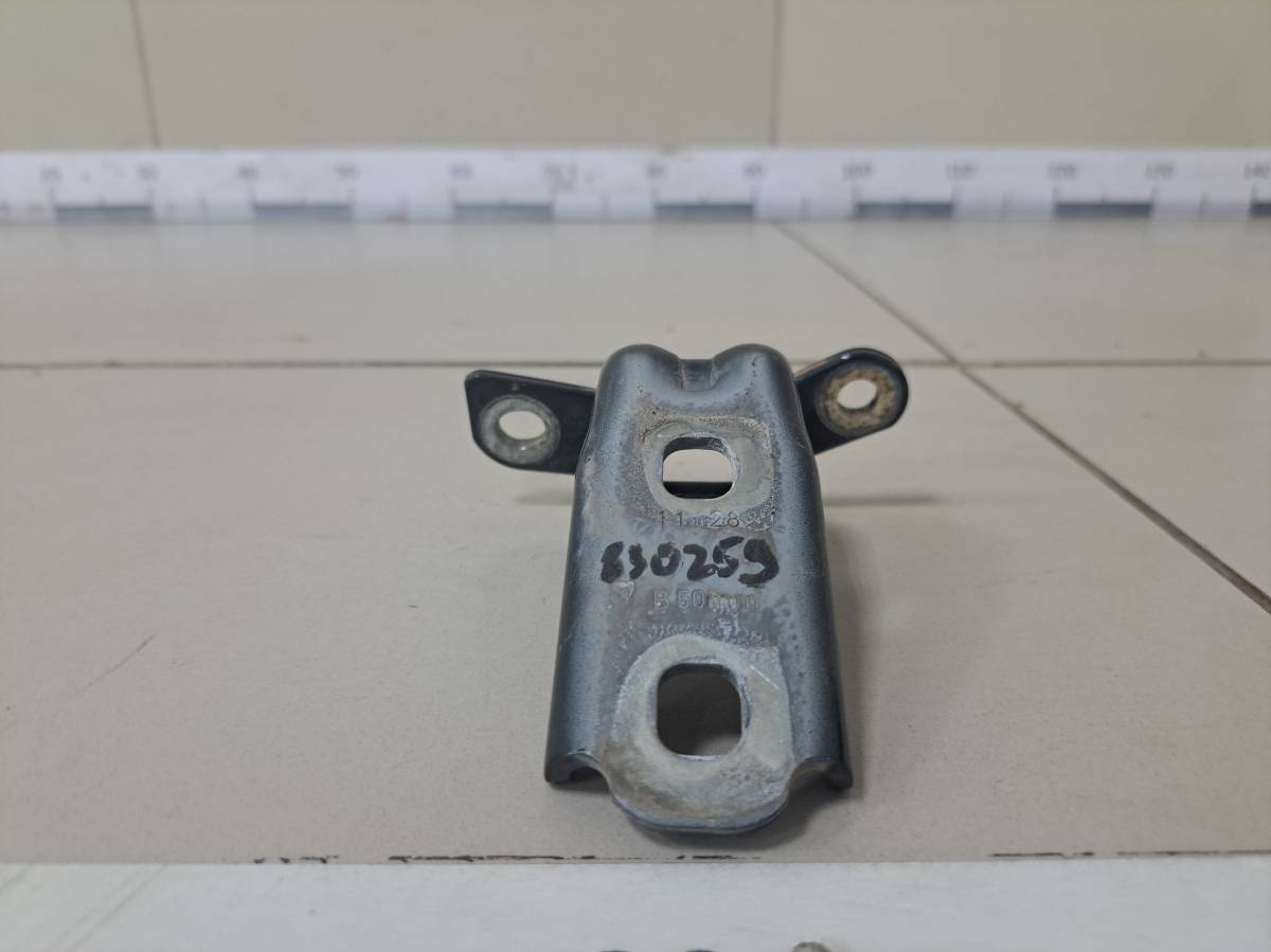 Петля двери задней правой нижняя Chevrolet Cruze (J300) 2009-2016 Петля двери задней правой нижняя Chevrolet Cruze (J300) 2009-2016