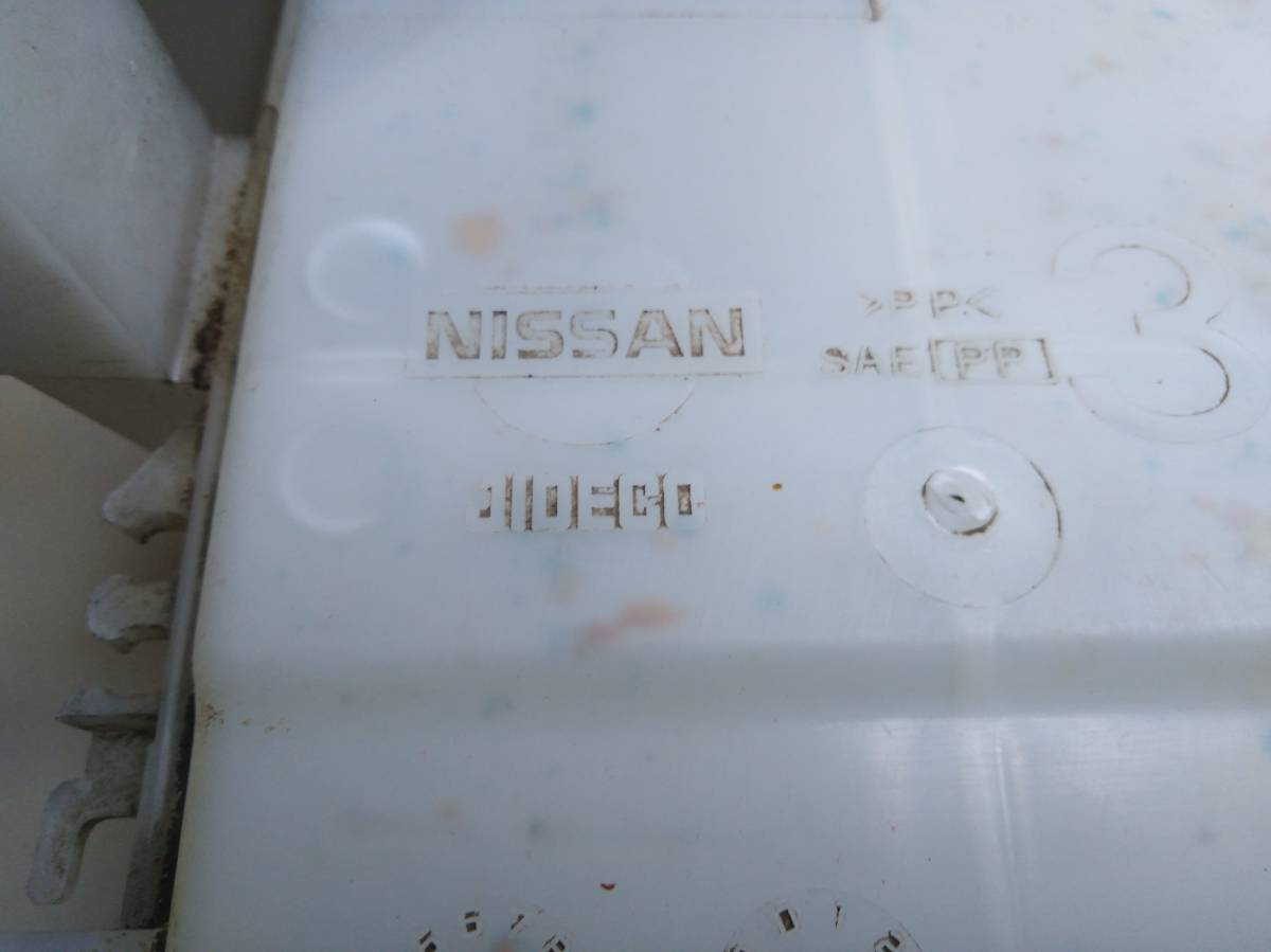 Бачок омывателя лобового стекла Nissan Bluebird Sylphy (G10) 2000-2005