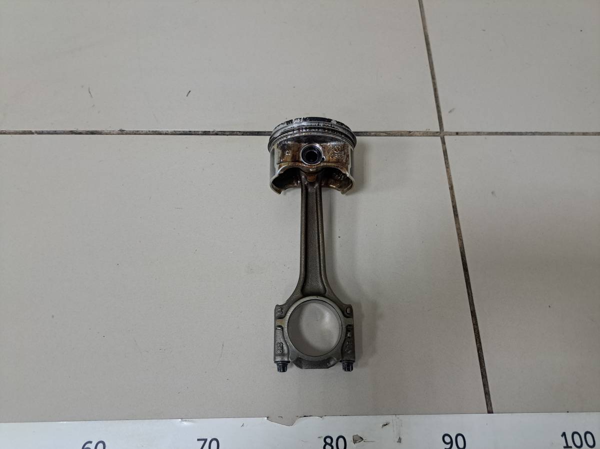 Поршень с шатуном Skoda Octavia (A5 1Z-) 2004-2013 Поршень с шатуном Skoda Octavia (A5 1Z-) 2004-2013