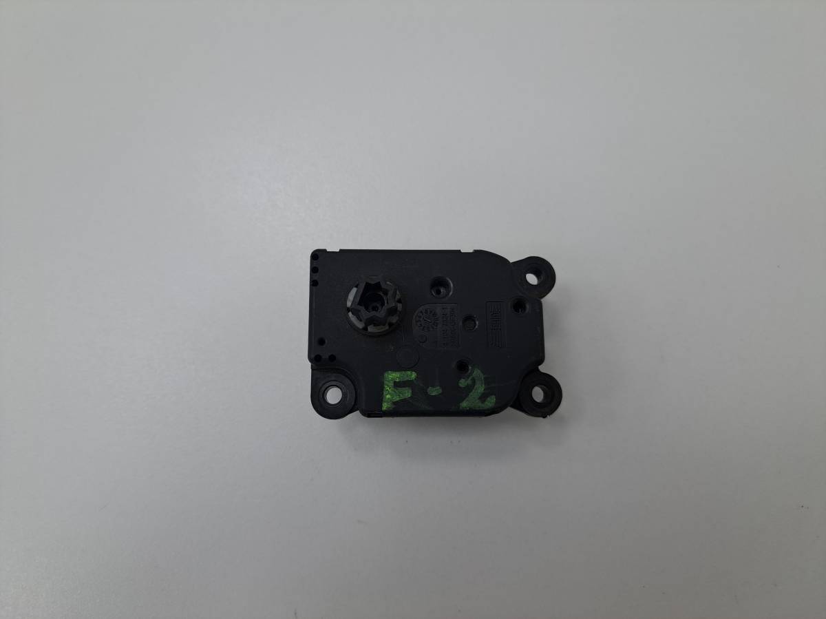 Моторчик заслонки печки Ford Mondeo 4 2007-2015 Моторчик заслонки печки Ford Mondeo 4 2007-2015