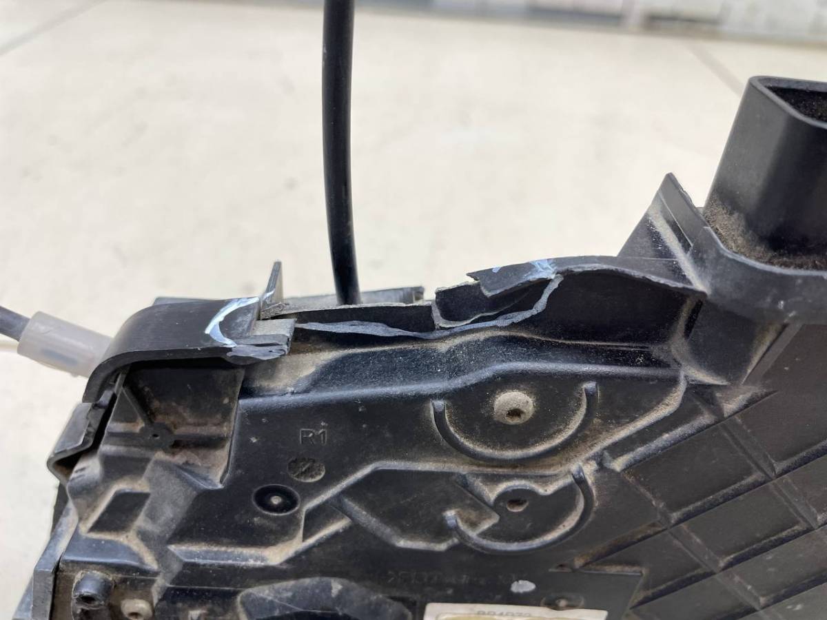 Замок двери задней правой Mazda Mazda 3 (BK) 2002-2009