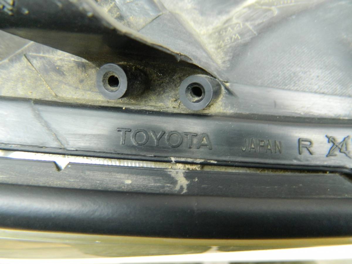 Фара правая Toyota Ipsum (M20) 2001-2009