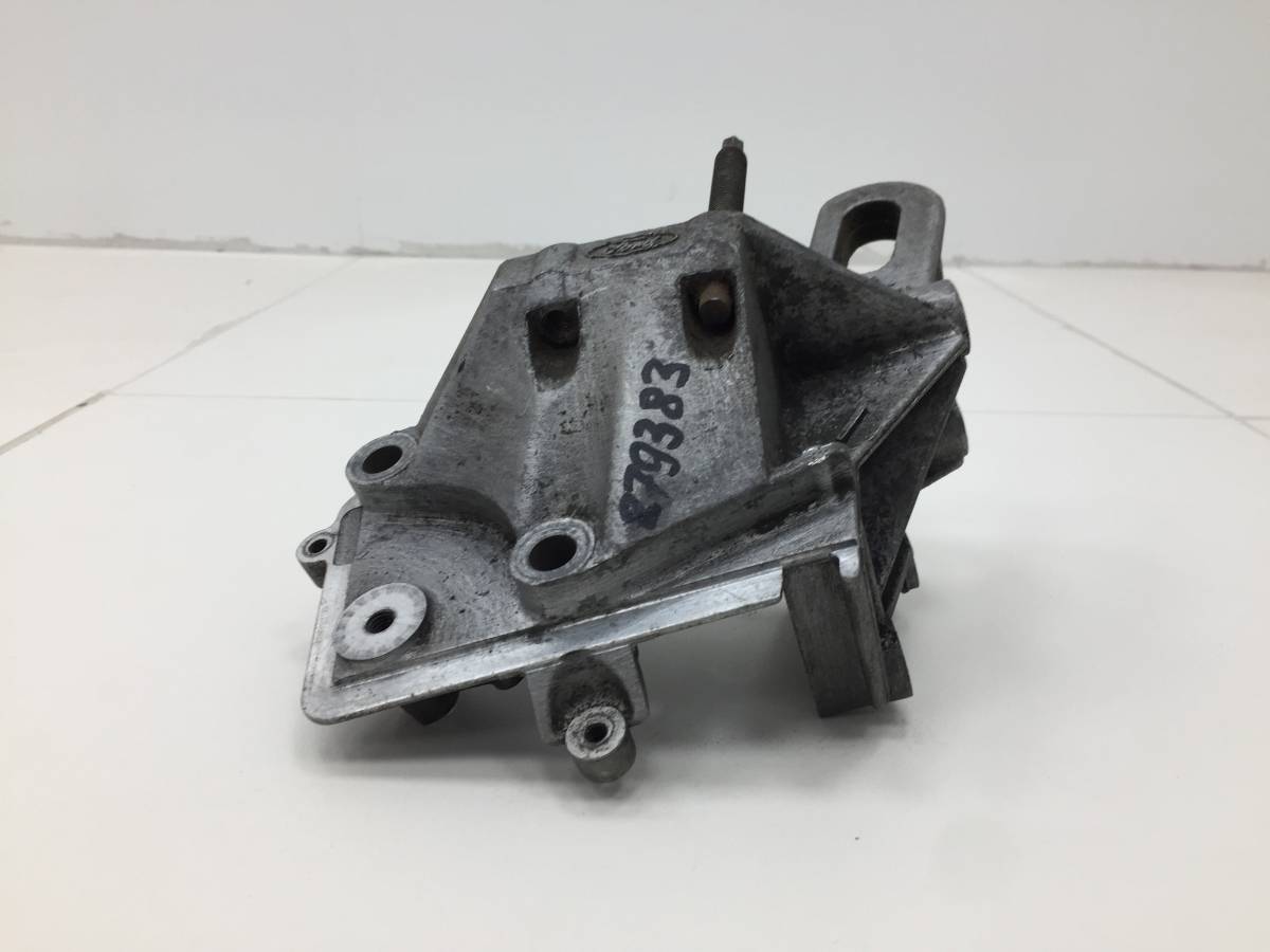 Кронштейн двигателя правый Ford Focus 1 1998-2004