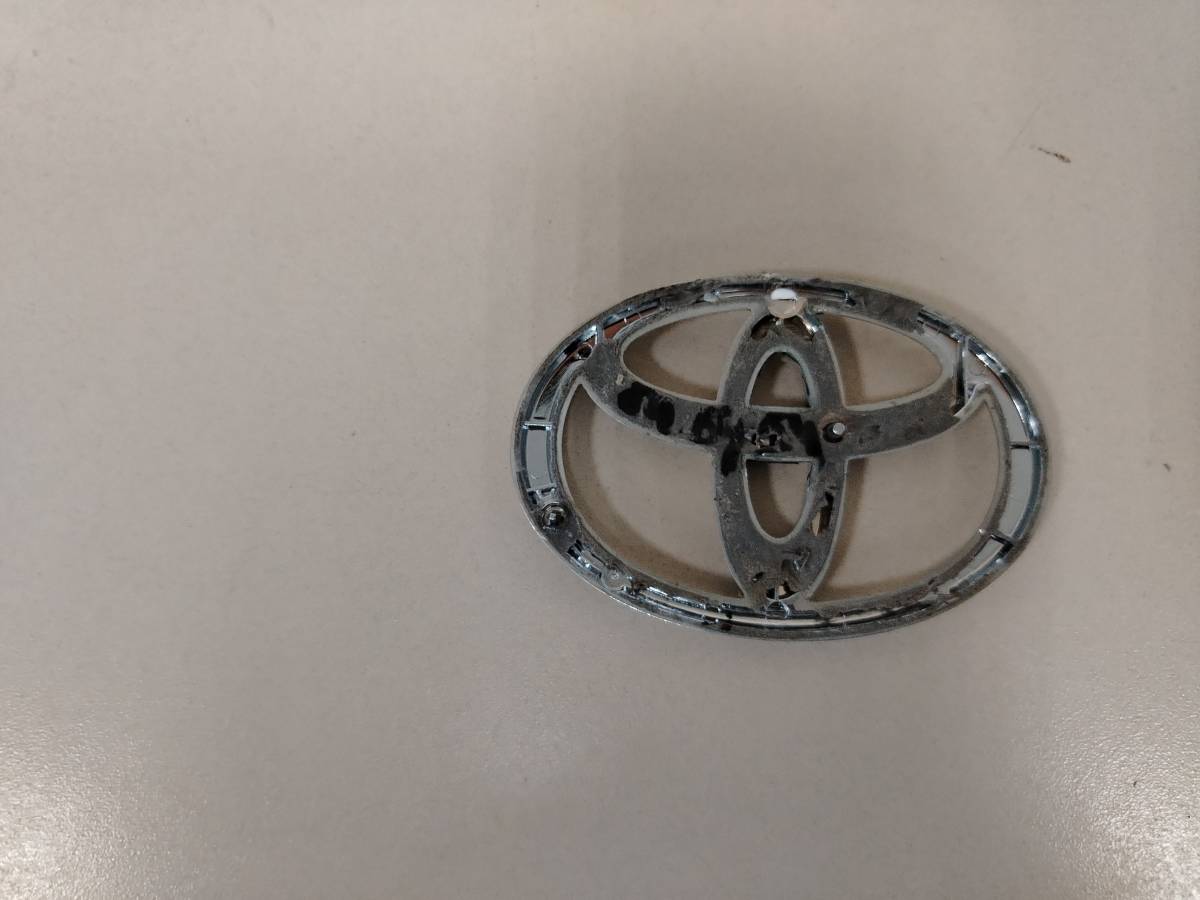 Эмблема Toyota Camry (XV30) 2001-2006 Эмблема Toyota Camry (XV30) 2001-2006