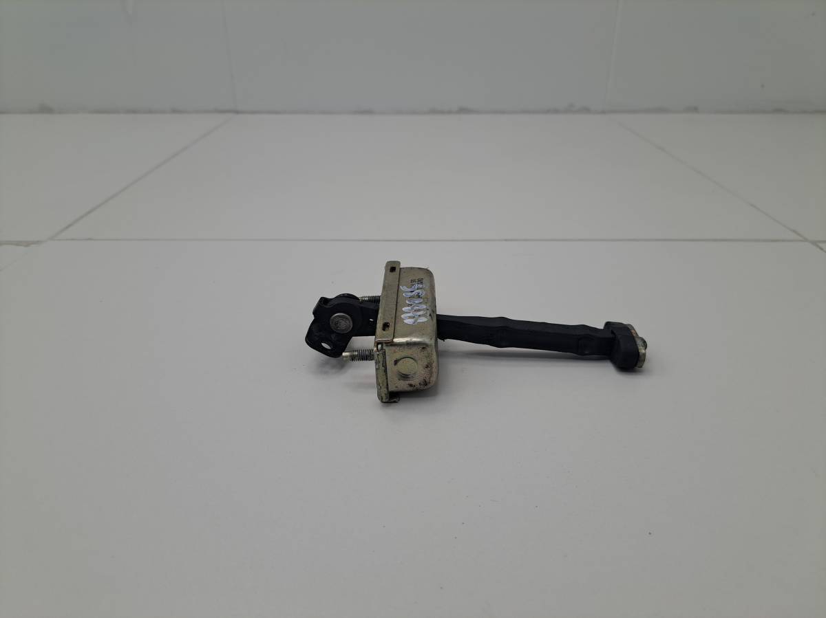 Ограничитель двери Land Rover Discovery 3 2004-2009
