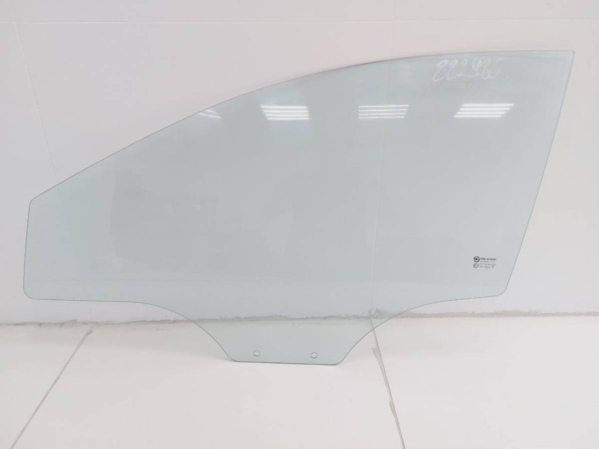 Стекло двери передней левой Hyundai Solaris 2010-2017