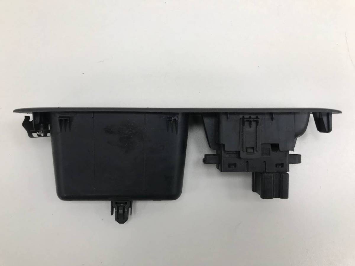 Кнопка стеклоподъемника Nissan Qashqai (J10) 2006-2013