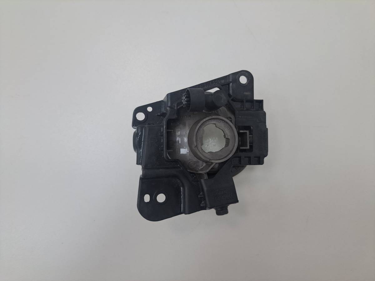 Фара противотуманная правая Mazda CX-7 (ER) 2006-2012 Фара противотуманная правая Mazda CX-7 (ER) 2006-2012