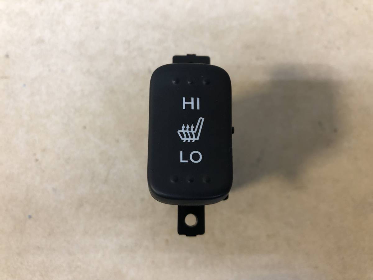 Кнопка обогрева сидений Honda CR-V 2007-2012