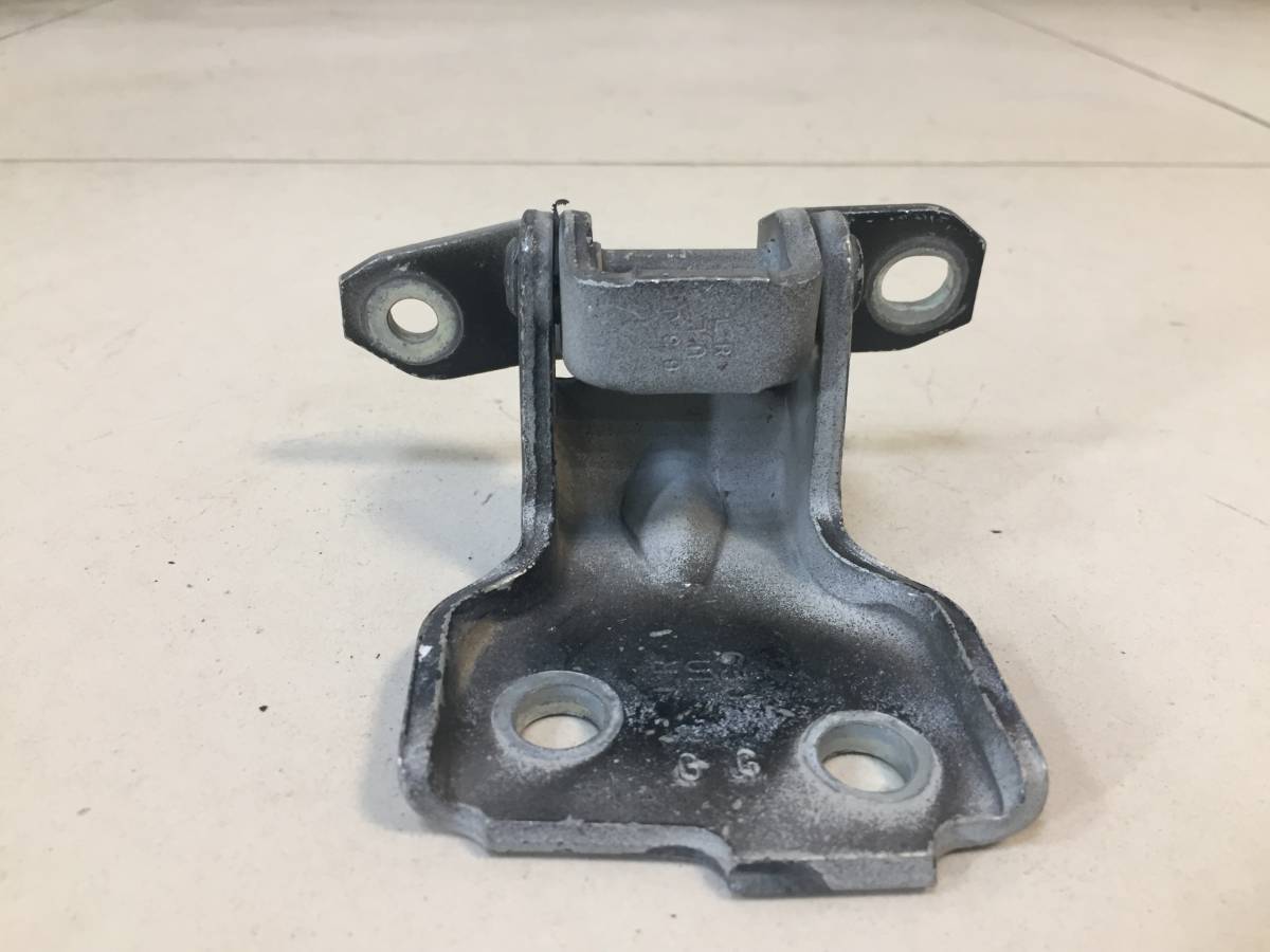 Петля двери передней правой нижняя Suzuki SX4 2006-2013