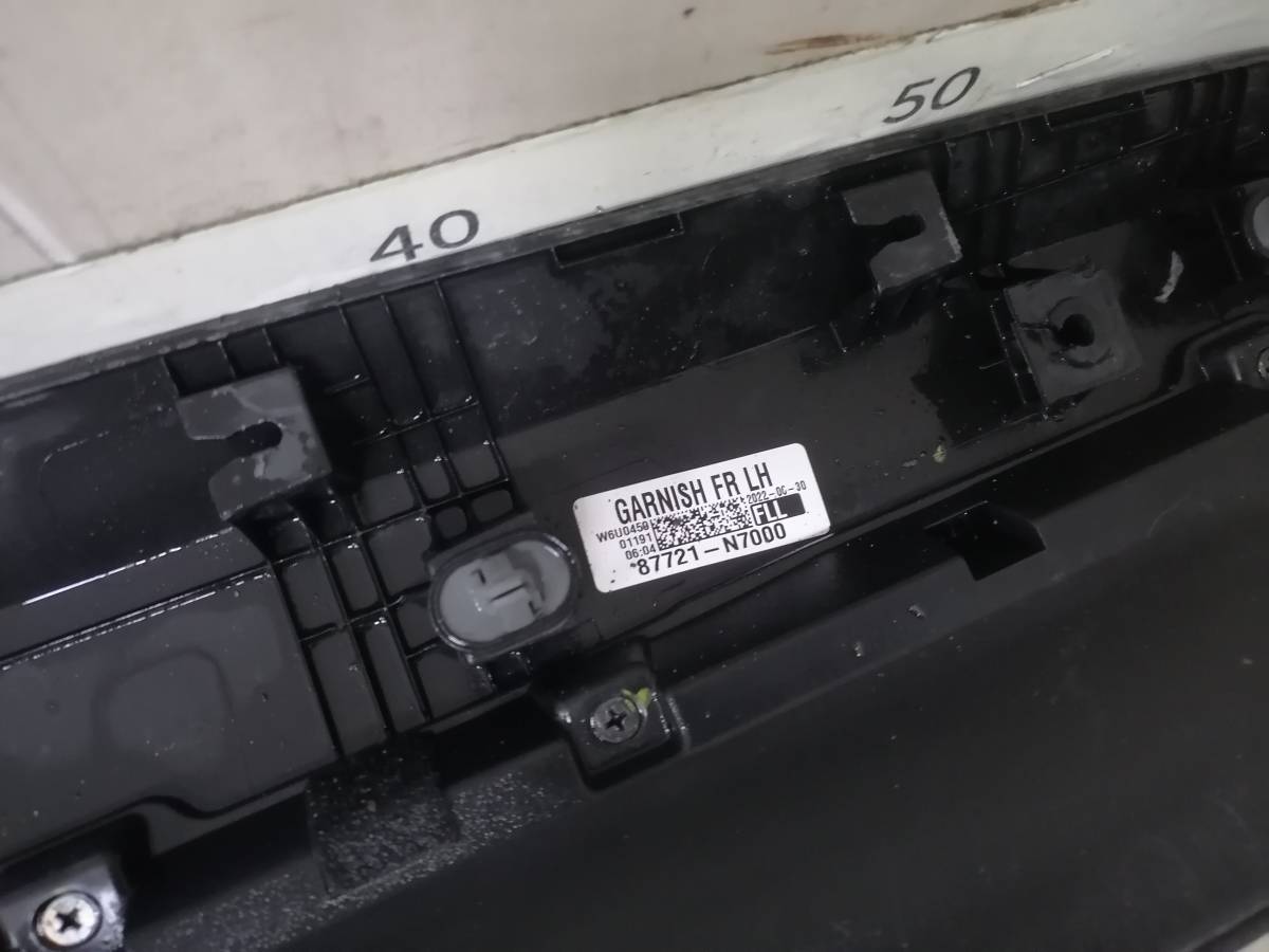 Накладка двери передней левой Hyundai Tucson NX4 2021