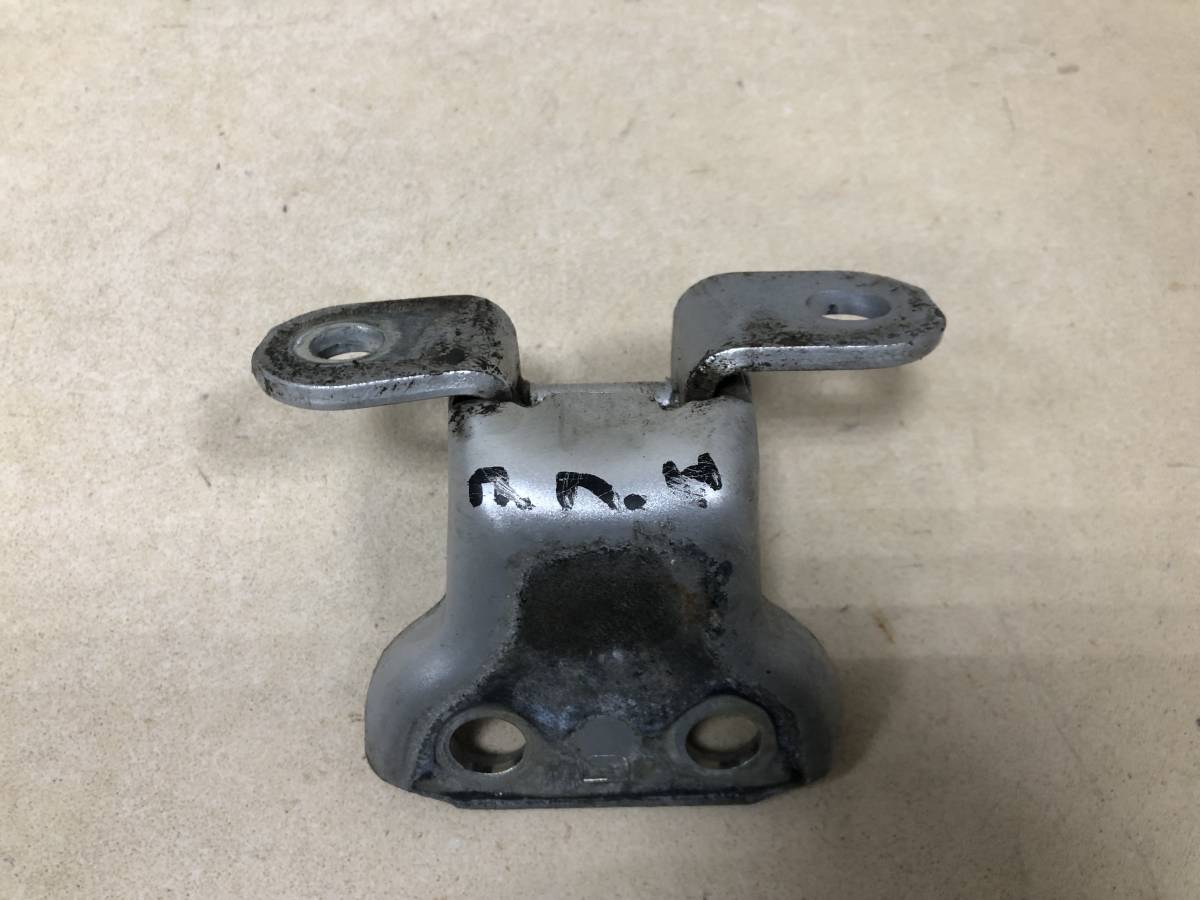 Петля двери передней левой нижняя Toyota Camry (V40) 2006-2011