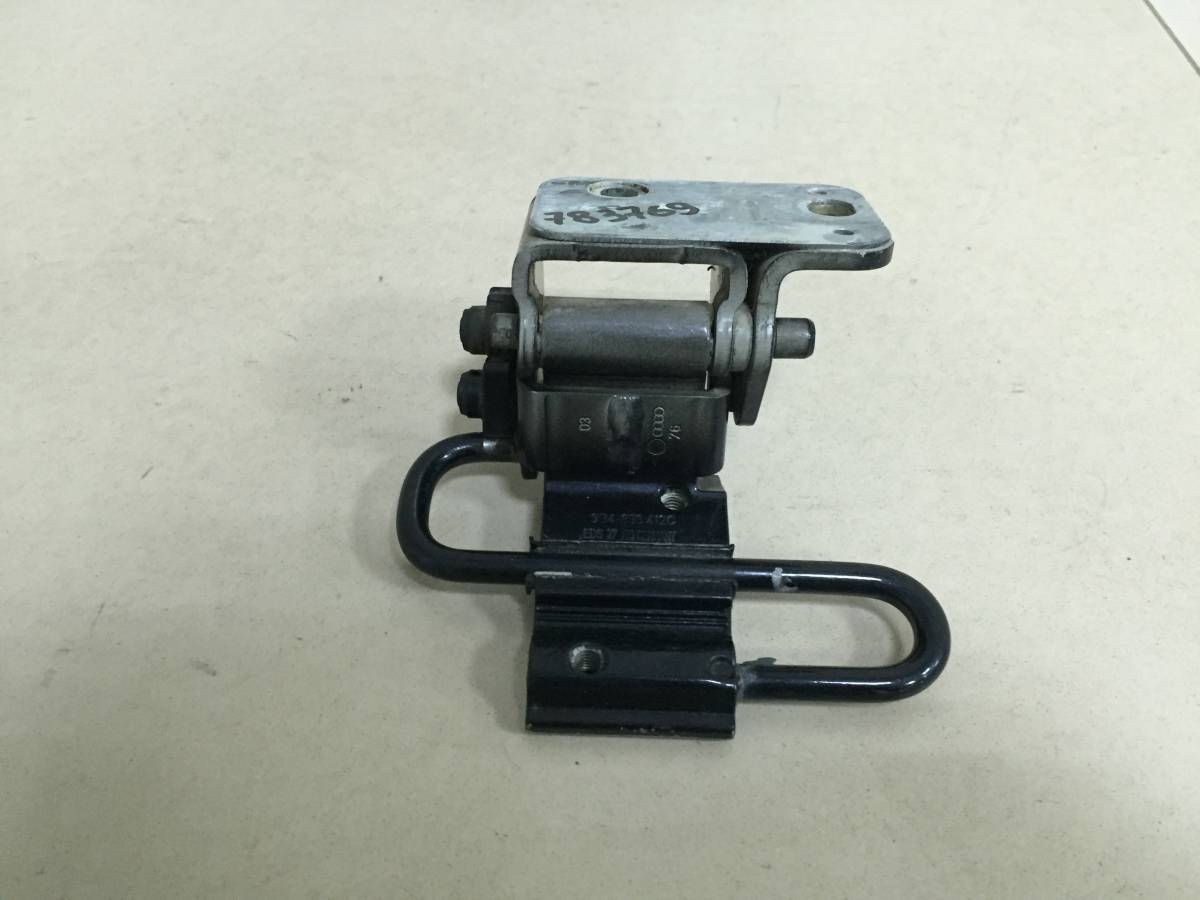 Петля двери задней правой нижняя Volkswagen Passat B5 1996-2000