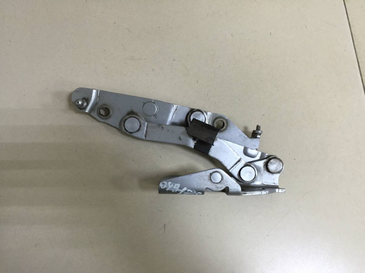 Петля крышки багажника Nissan Primera (P12) 2002-2007