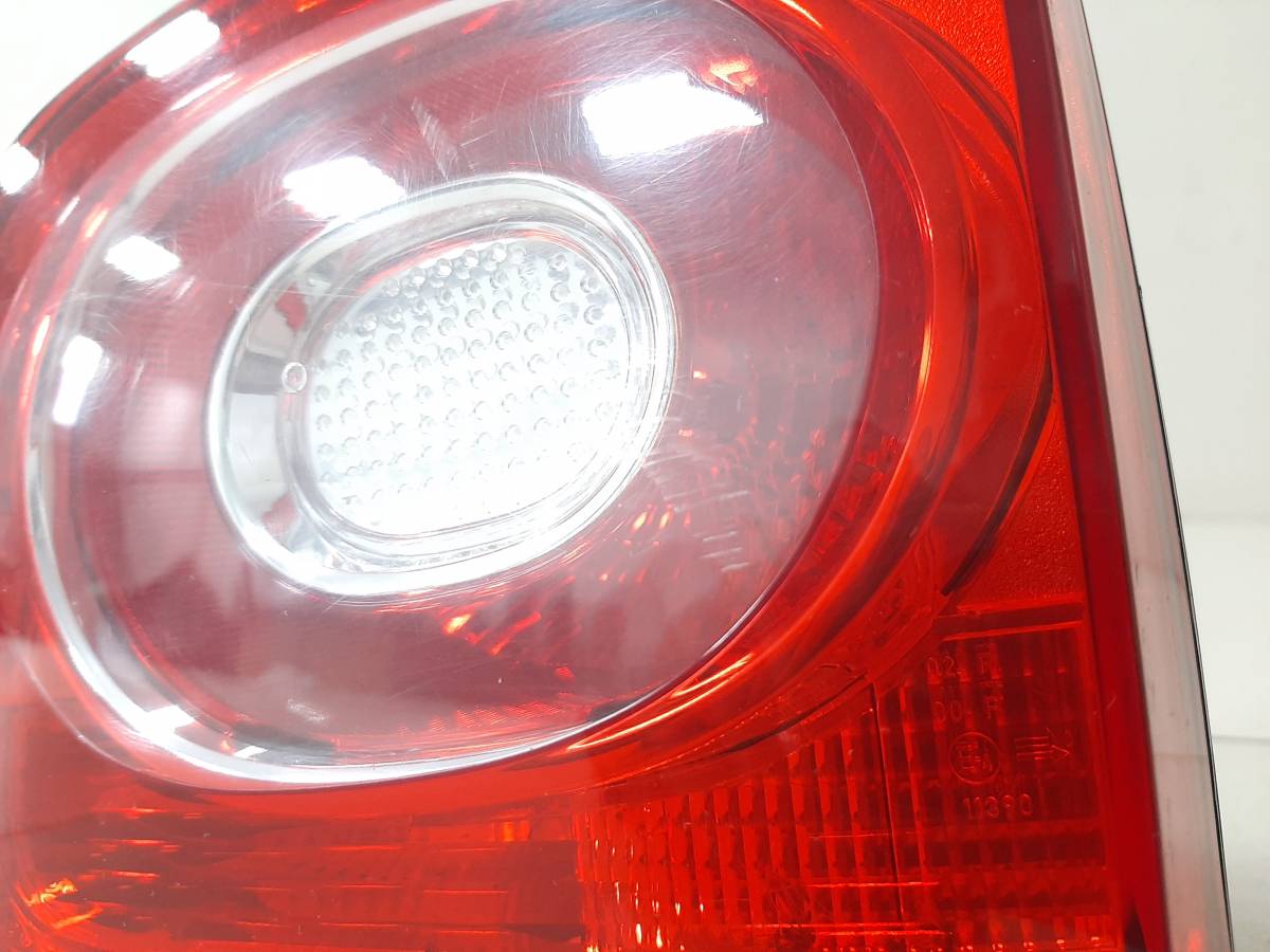 Фонарь задний внутренний правый Volkswagen Tiguan (5N1) 2007-2011
