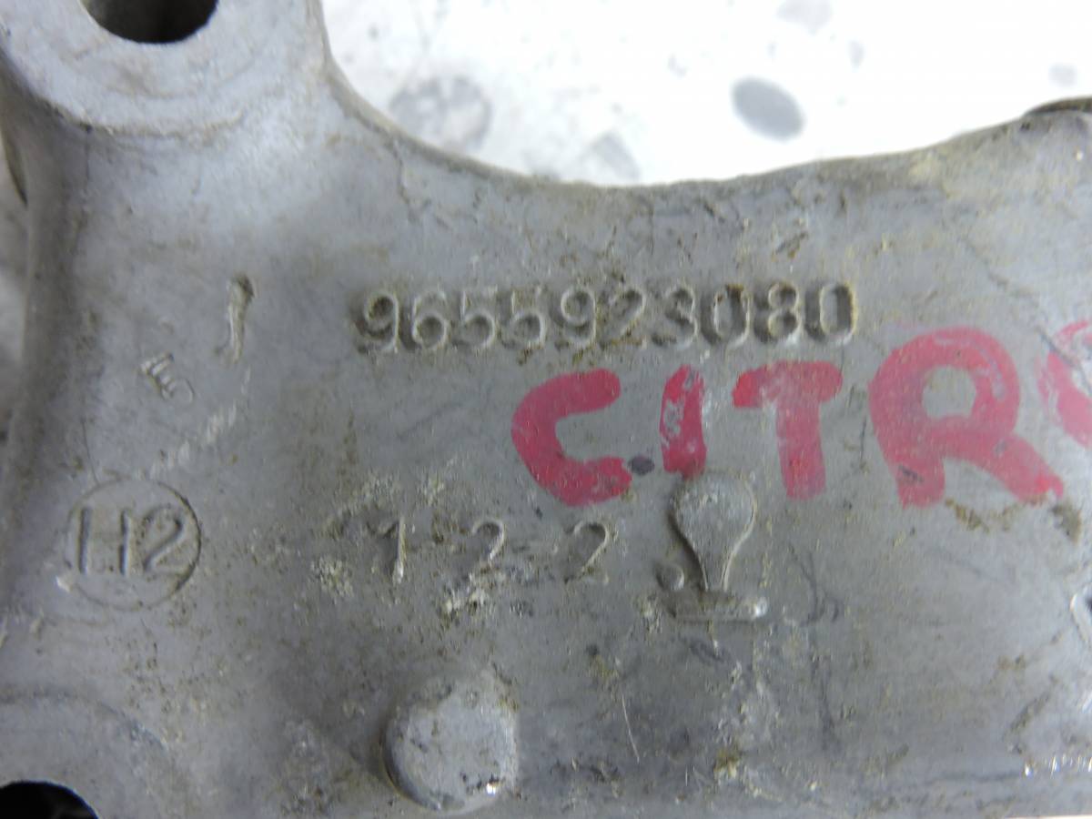Кронштейн двигателя правый Citroen C4 2005-2011