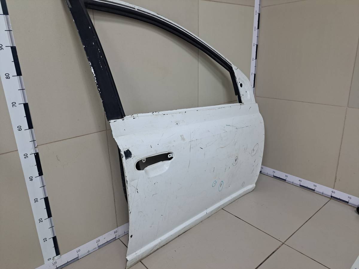 Дверь передняя правая Toyota Yaris (P10) 1999-2005