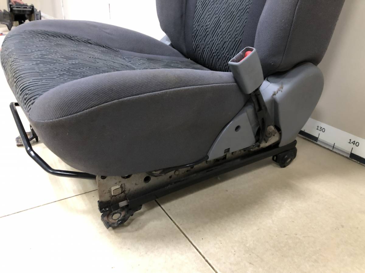 Сиденье переднее правое Toyota Rav 4 (A20) 2000-2005