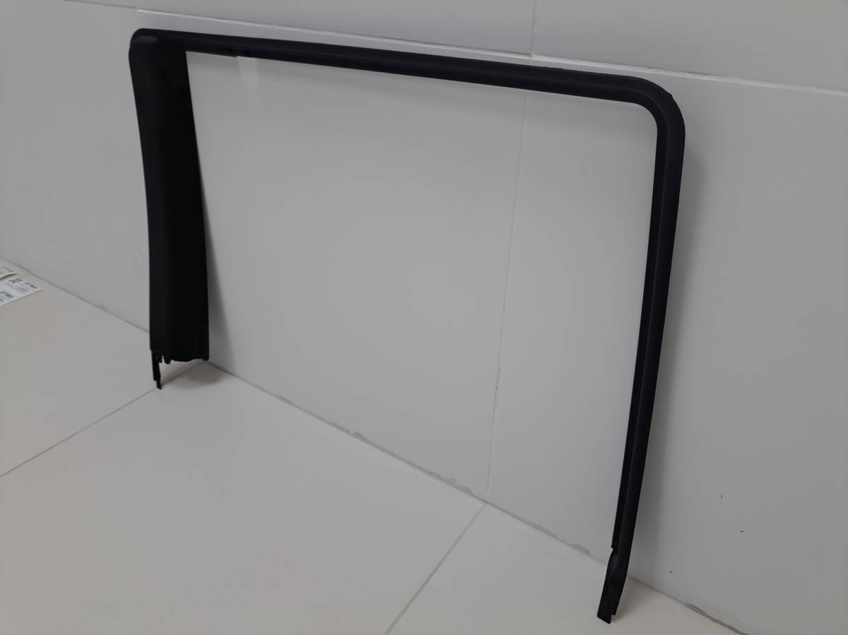 Накладка (кузов внутри) Land Rover Discovery 3 2004-2009
