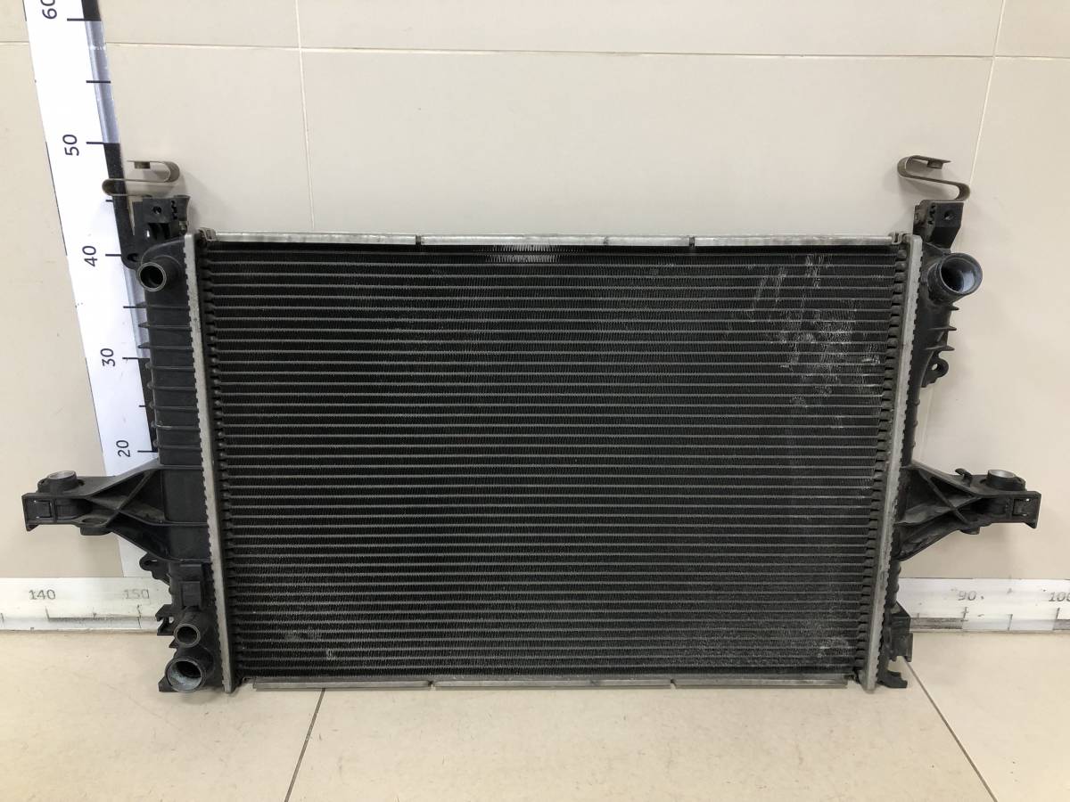 Радиатор охлаждения двигателя Volvo XC60 2008-2017