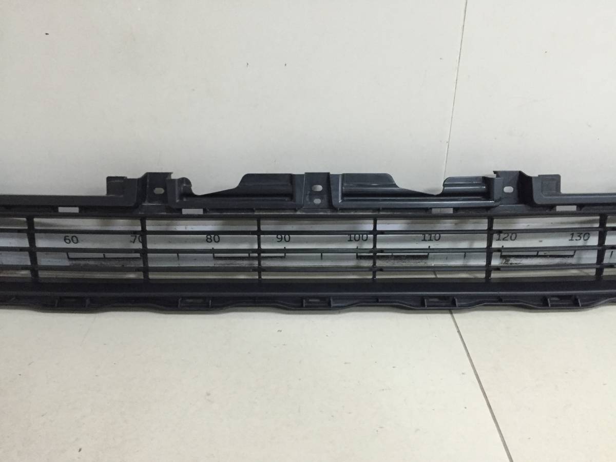 Решетка в бампер центральная Toyota Land Cruiser Prado (J150) 2009>
