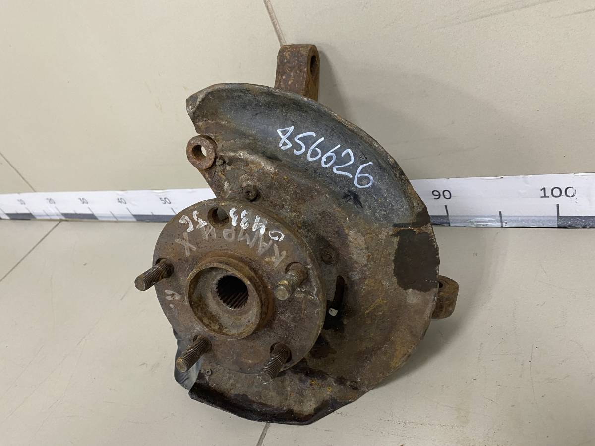 Кулак поворотный передний левый Toyota Camry (V10) 1991-1996