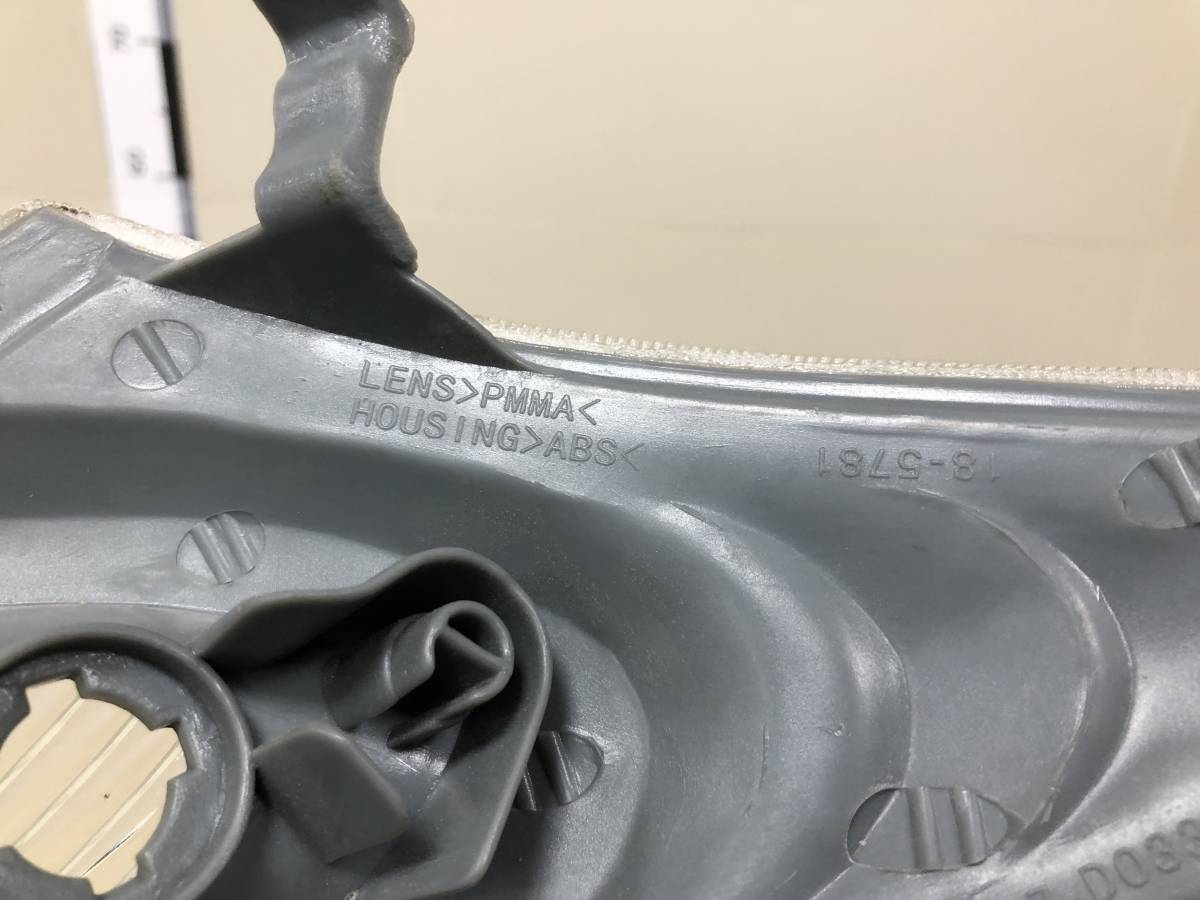 Указатель поворота правый Mazda Premacy (CP) 1999-2005