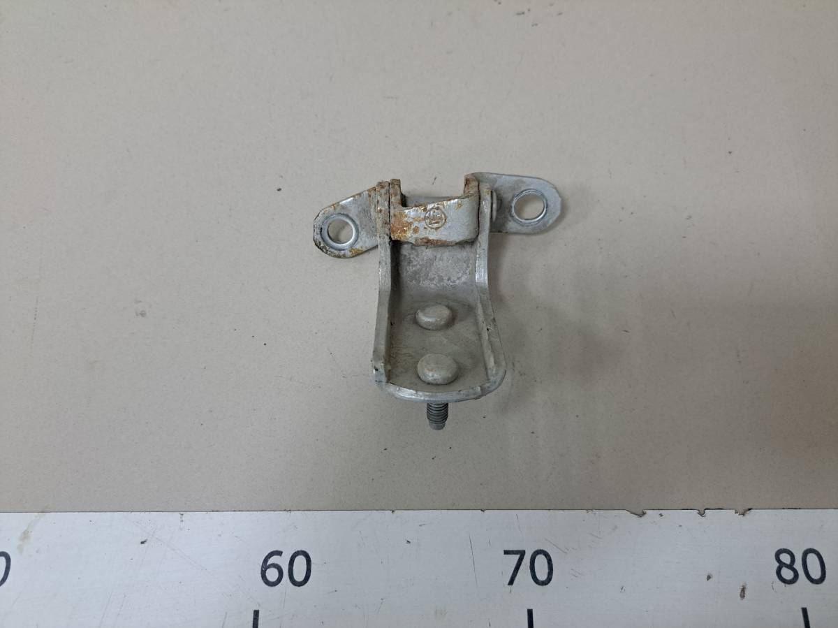 Петля двери задней правой нижняя Toyota Carina (T210) 1996-2001 Петля двери задней правой нижняя Toyota Carina (T210) 1996-2001