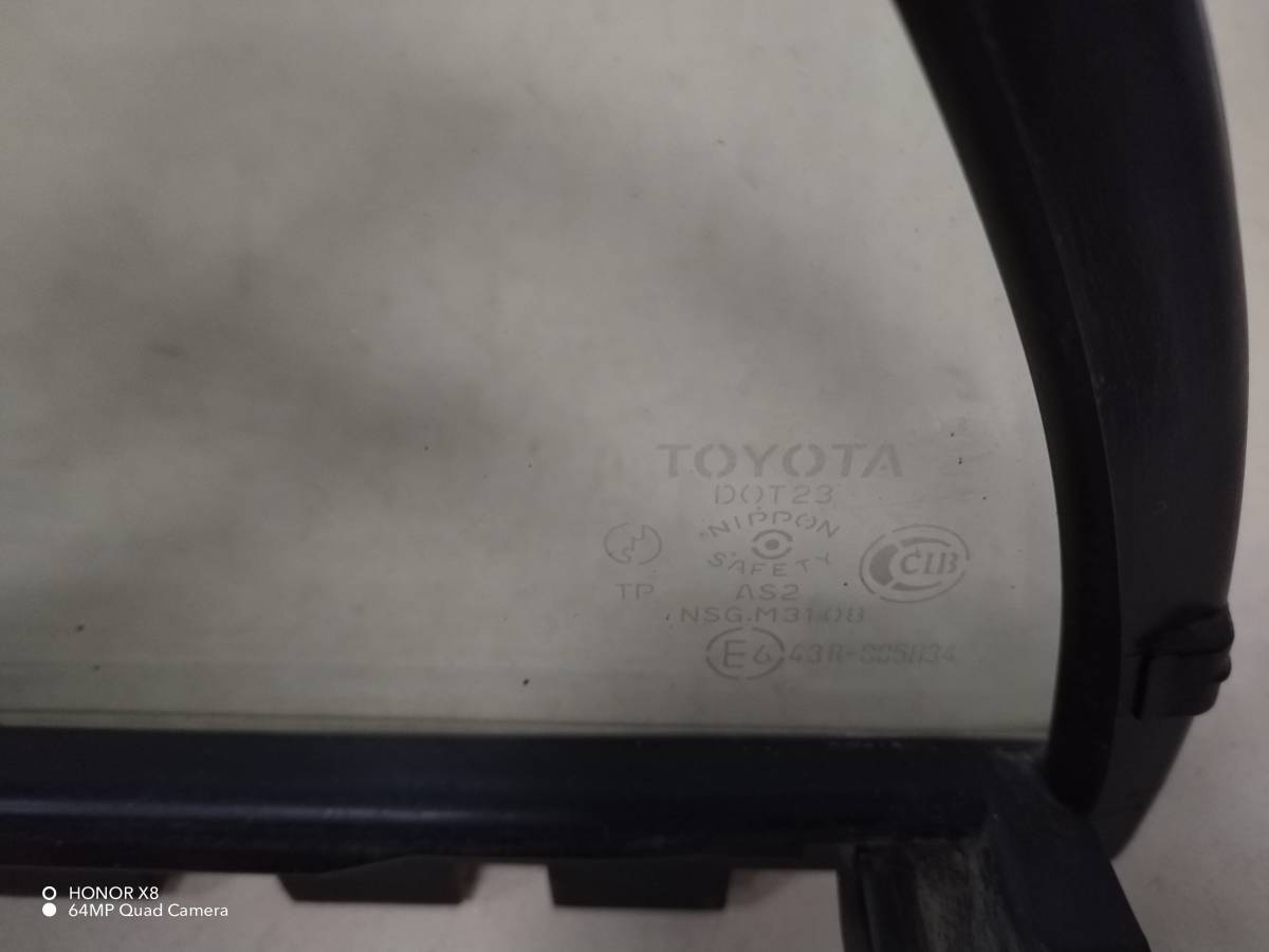 Стекло двери задней правой (форточка) Toyota Corolla E120 2001-2007
