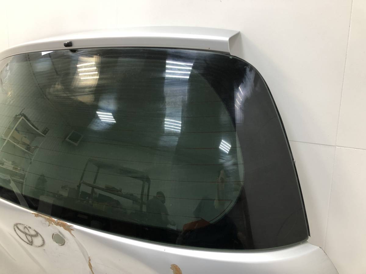 Стекло заднее Toyota Vitz (P10) 1999-2005