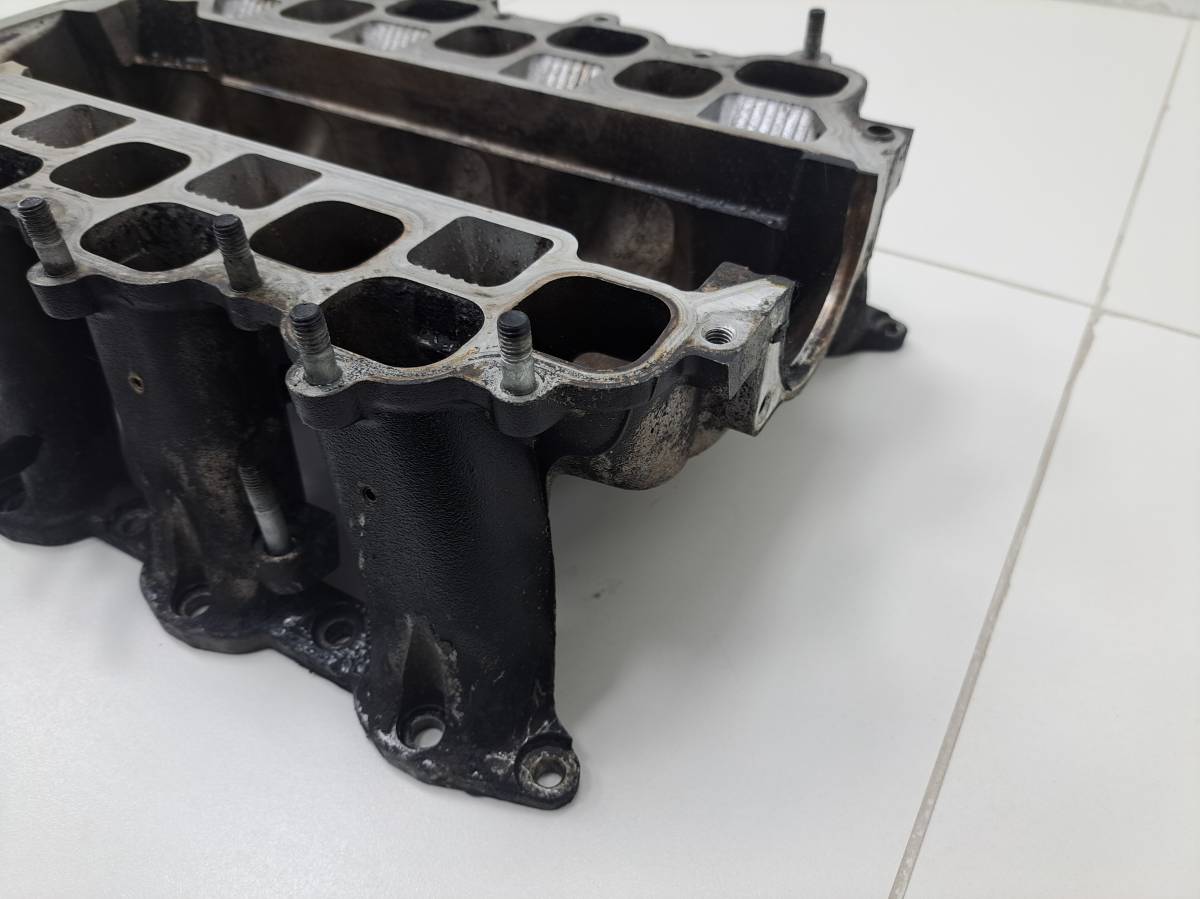 Коллектор впускной Toyota Land Cruiser (J100) 1998-2007