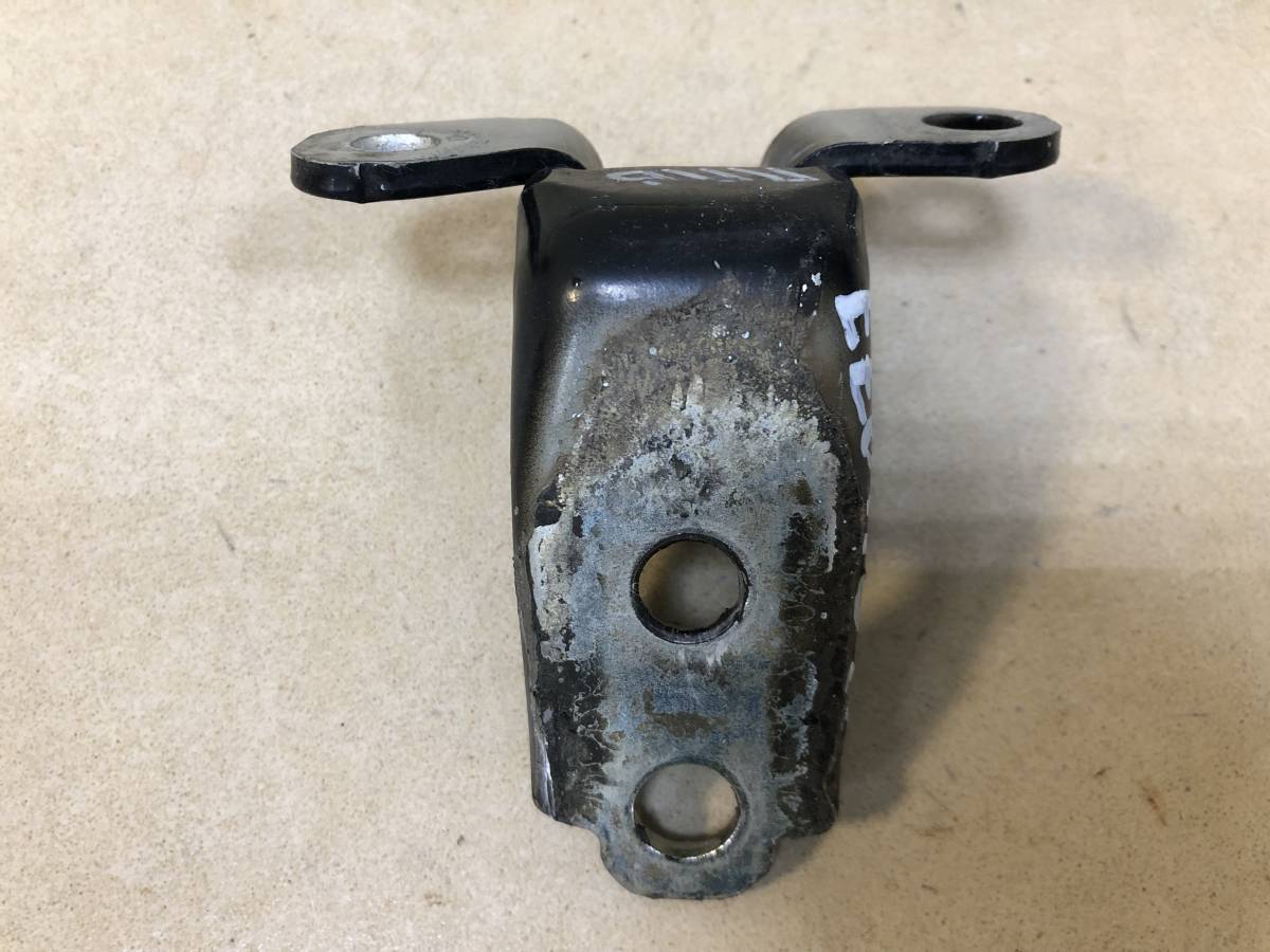Петля двери передней правой верхняя Honda CR-V 2007-2012