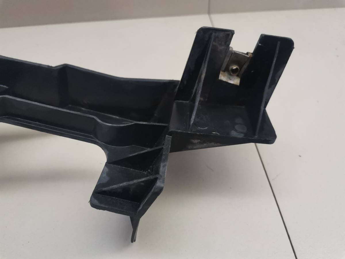 Кронштейн фар правый Land Rover Discovery 3 2004-2009