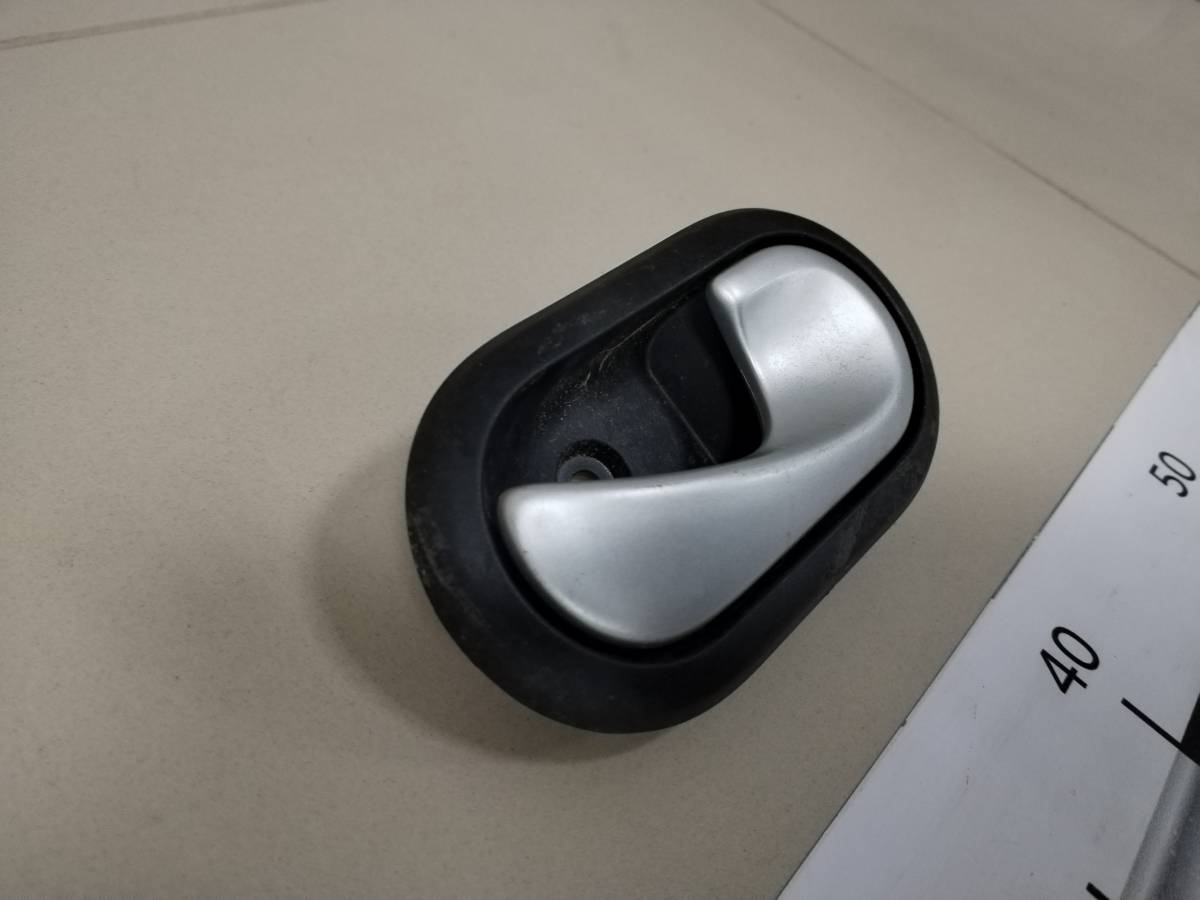 Ручка двери внутренняя правая Renault Sandero 2009-2014