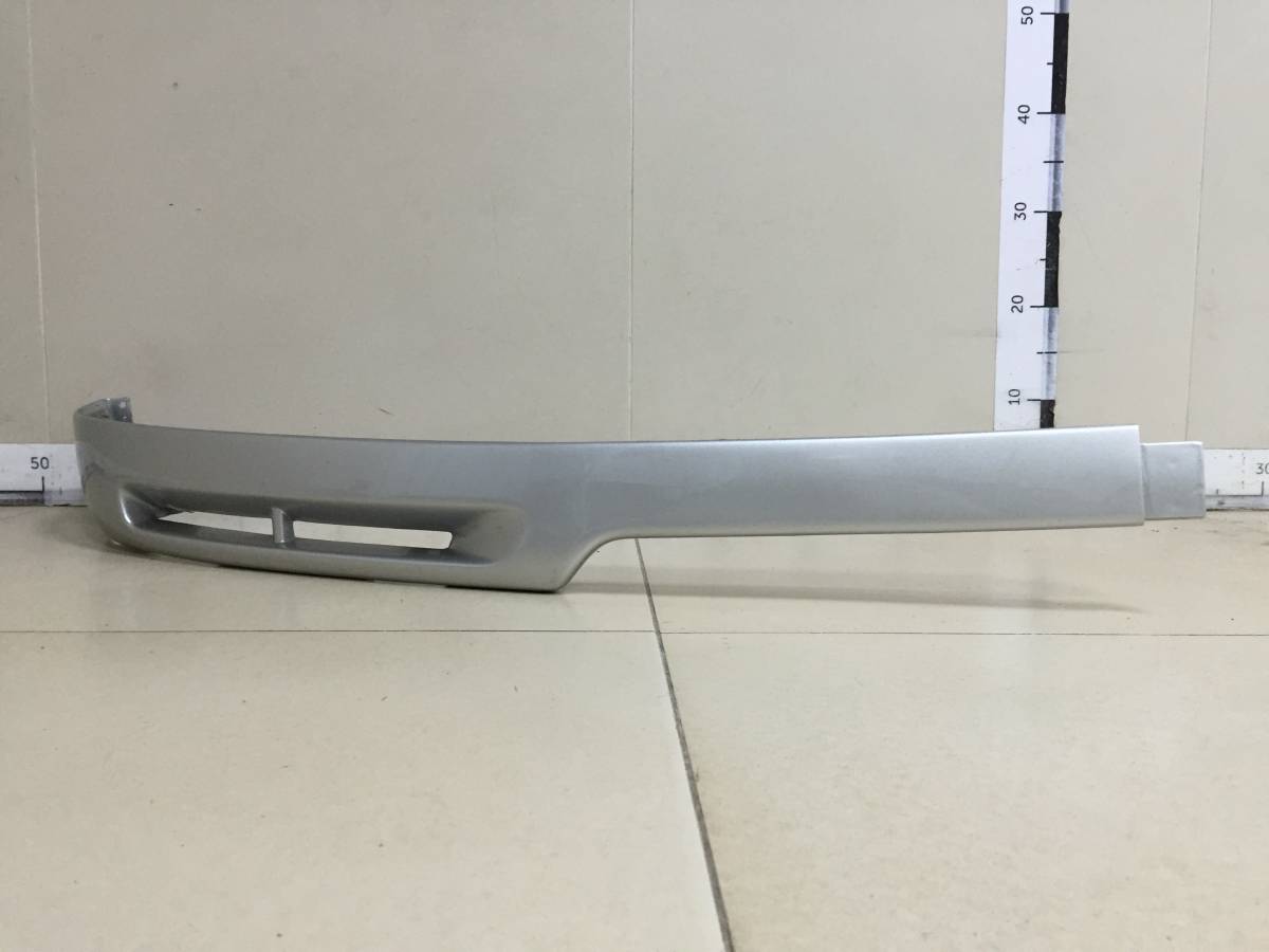 Накладка переднего бампера правая Toyota Noah (R60) 2001-2007