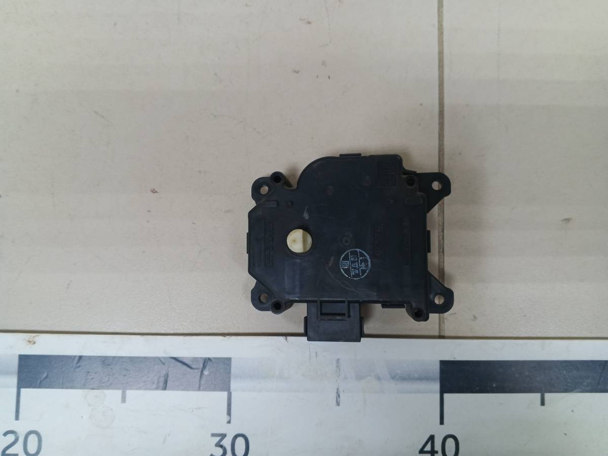 Моторчик заслонки печки Toyota Carina (T210) 1996-2001 Моторчик заслонки печки Toyota Carina (T210) 1996-2001