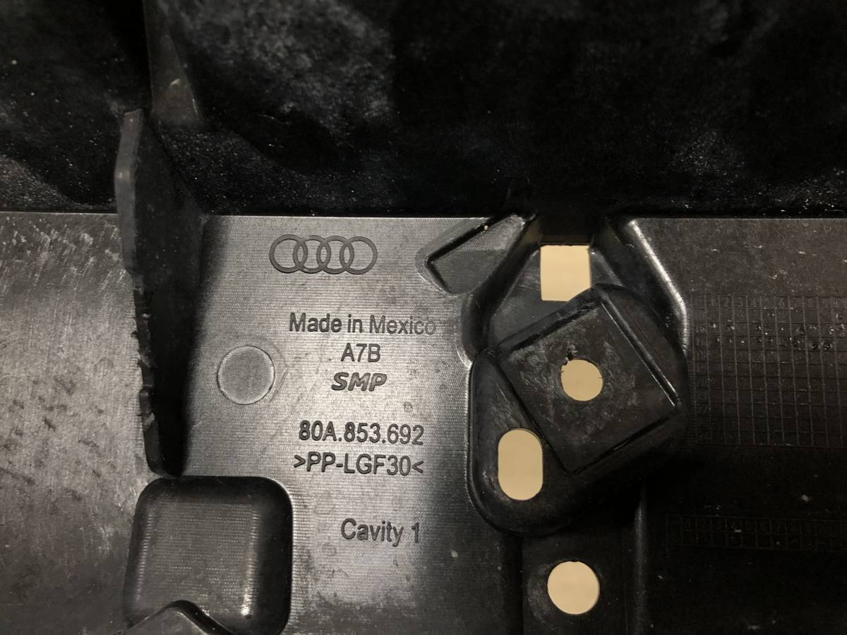 Кронштейн решетки радиатора Audi Q5 (FY) 2017>