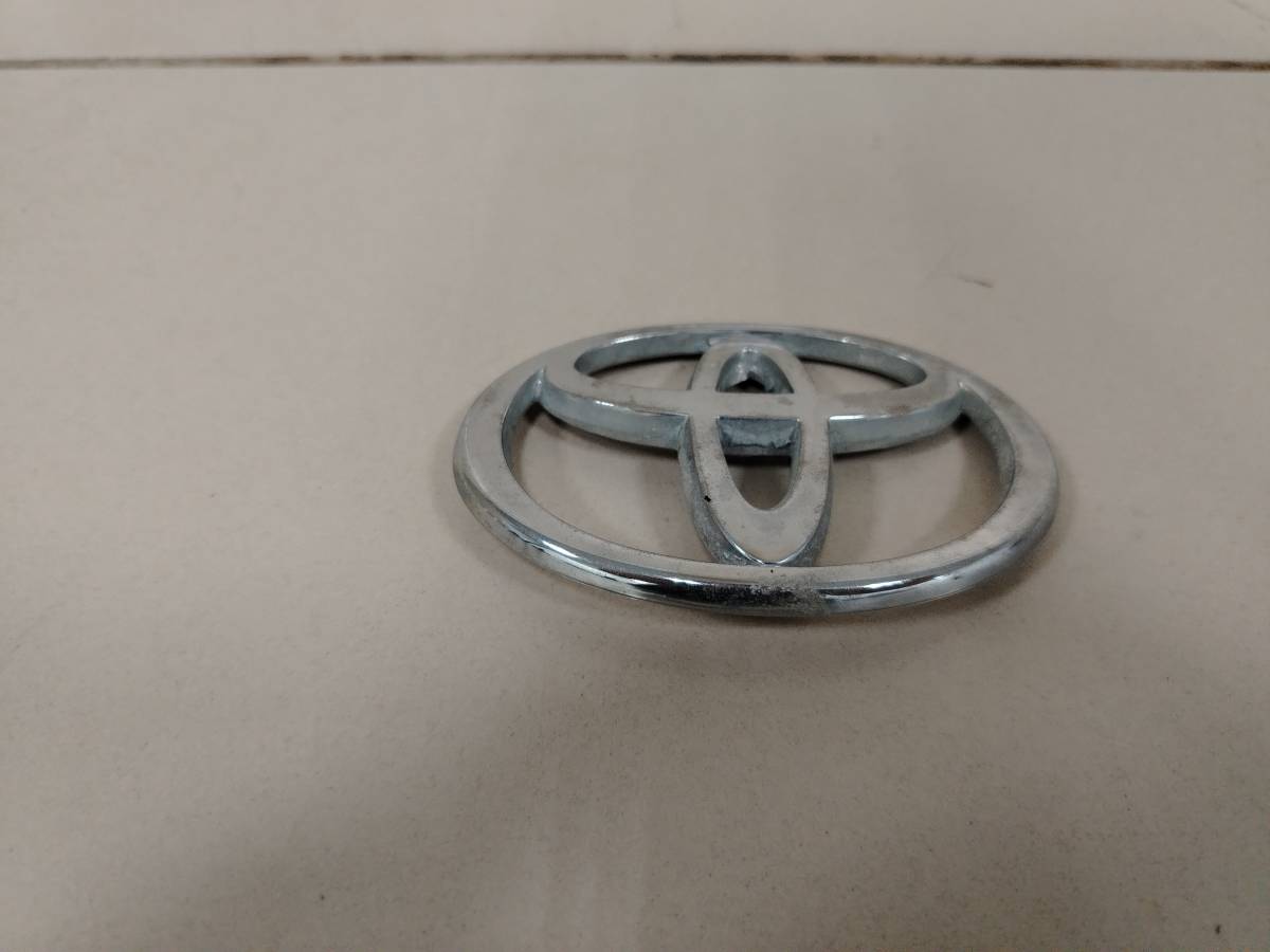 Эмблема Toyota Camry (XV30) 2001-2006 Эмблема Toyota Camry (XV30) 2001-2006