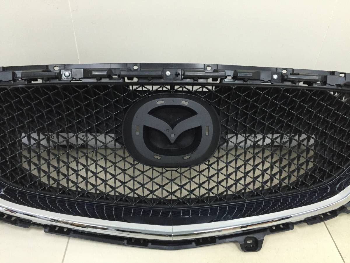 Решетка радиатора Mazda CX-5 (KF) 2017>